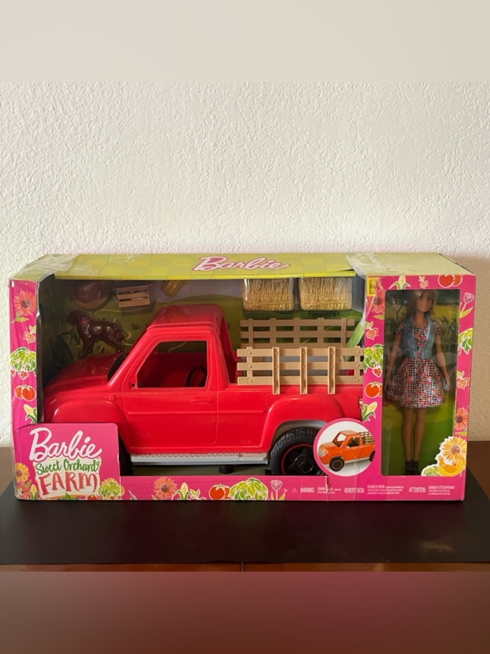 2018 Barbie Bright Red Farm Pickup Truck with Wooden-style Rails/Barbie/Acces